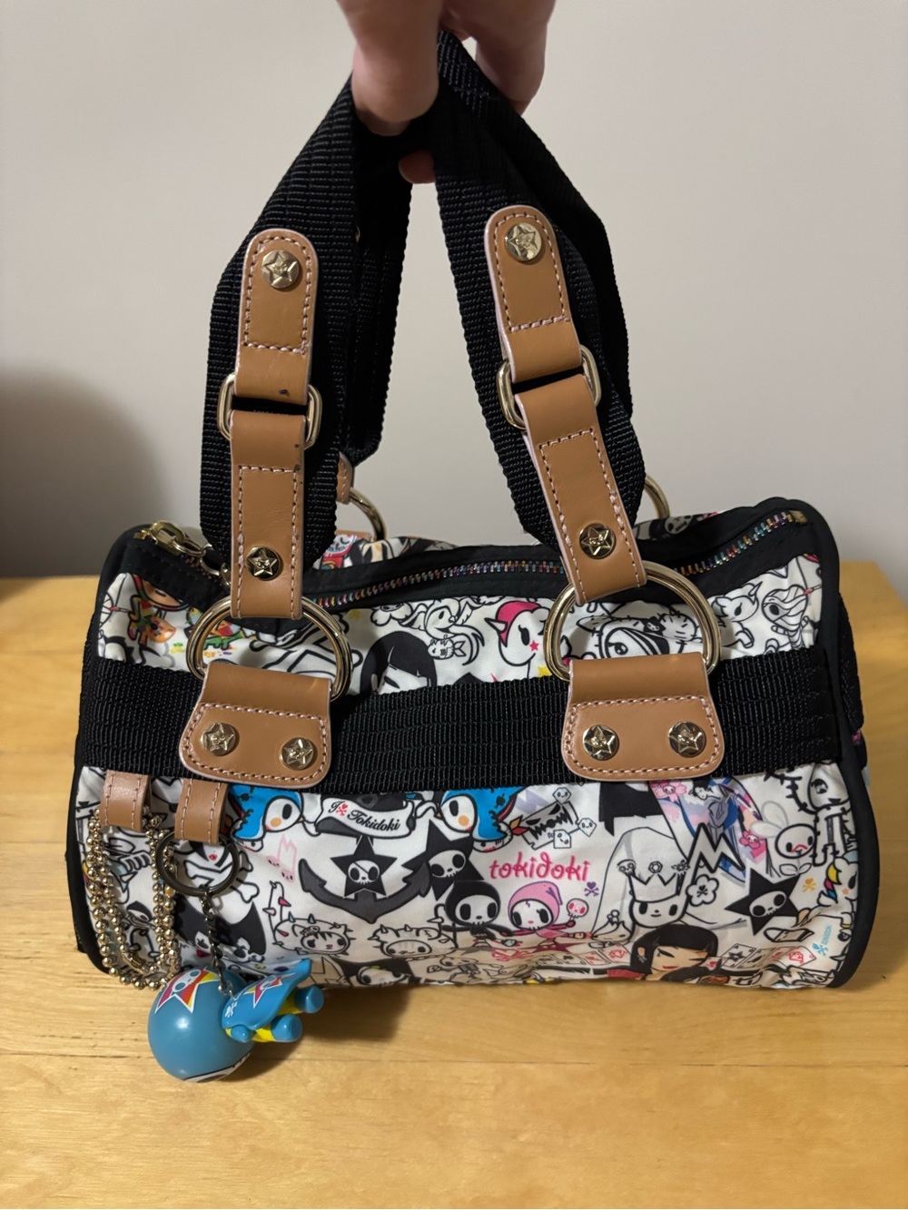 Tokidoki barrel bag w/Blue Qee
Charm